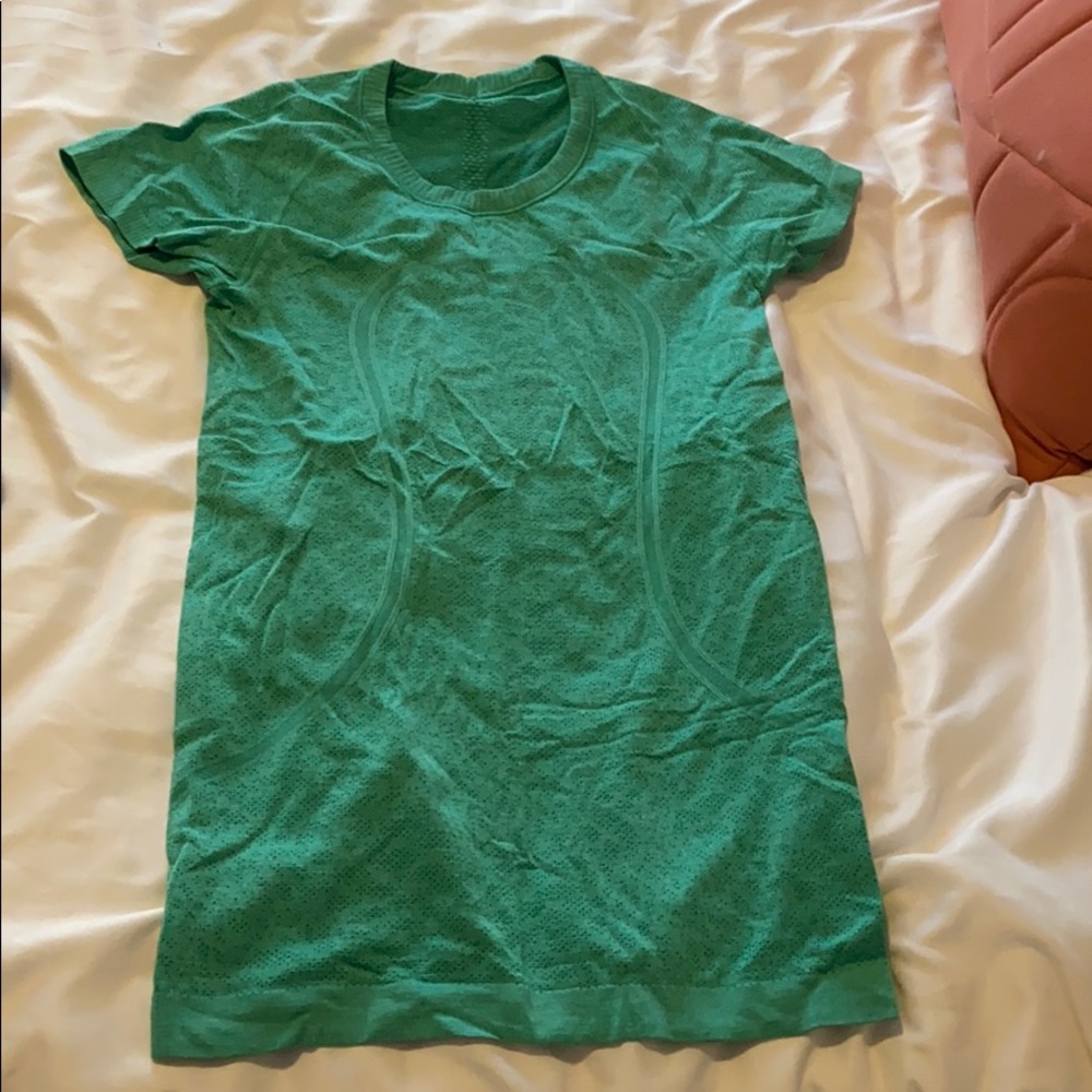 Lululemon workout top